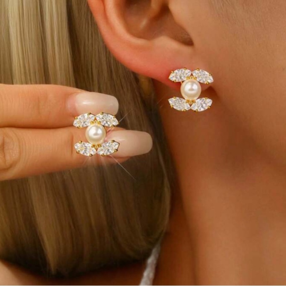 Elegant Gold and Pearl Earrings
